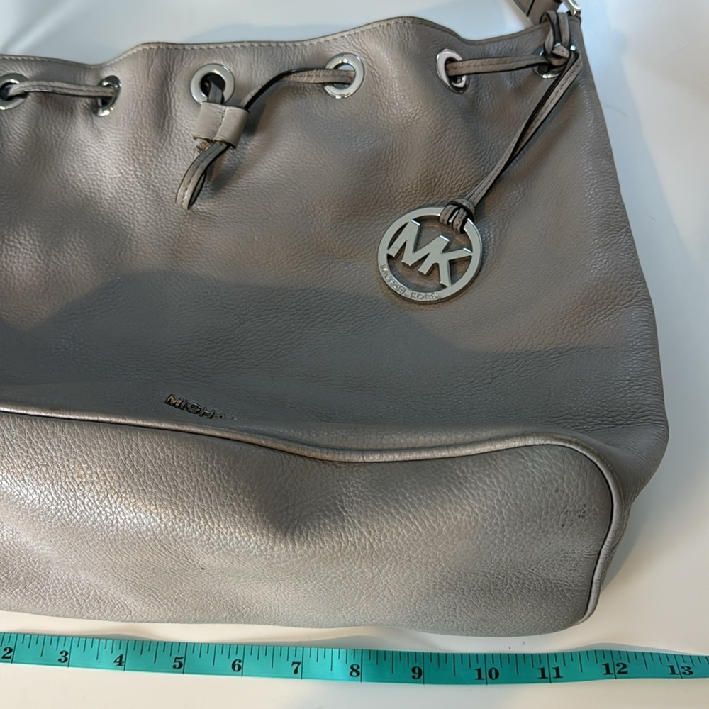 Michael Kors Gray Leather Bucket Bag Drawstring Shoulder‎ Bag Purse - Picture 16 of 16